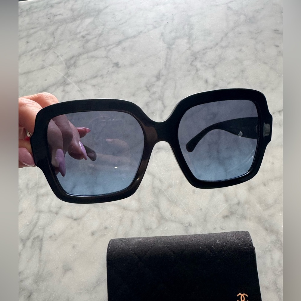 ✨RARE - NEW - Chanel 5479-A Navy Sunglasses with Heart Logo - 100% Authentic✨ - Picture 8 of 9